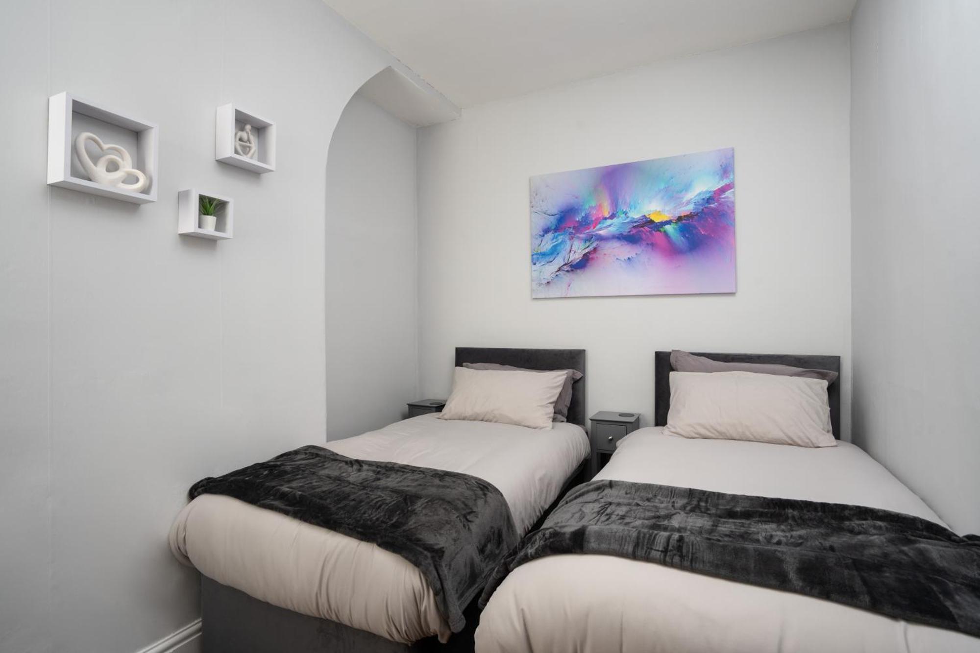Swiss Haven - Spacious 3 Bedroom House リヴァプール エクステリア 写真