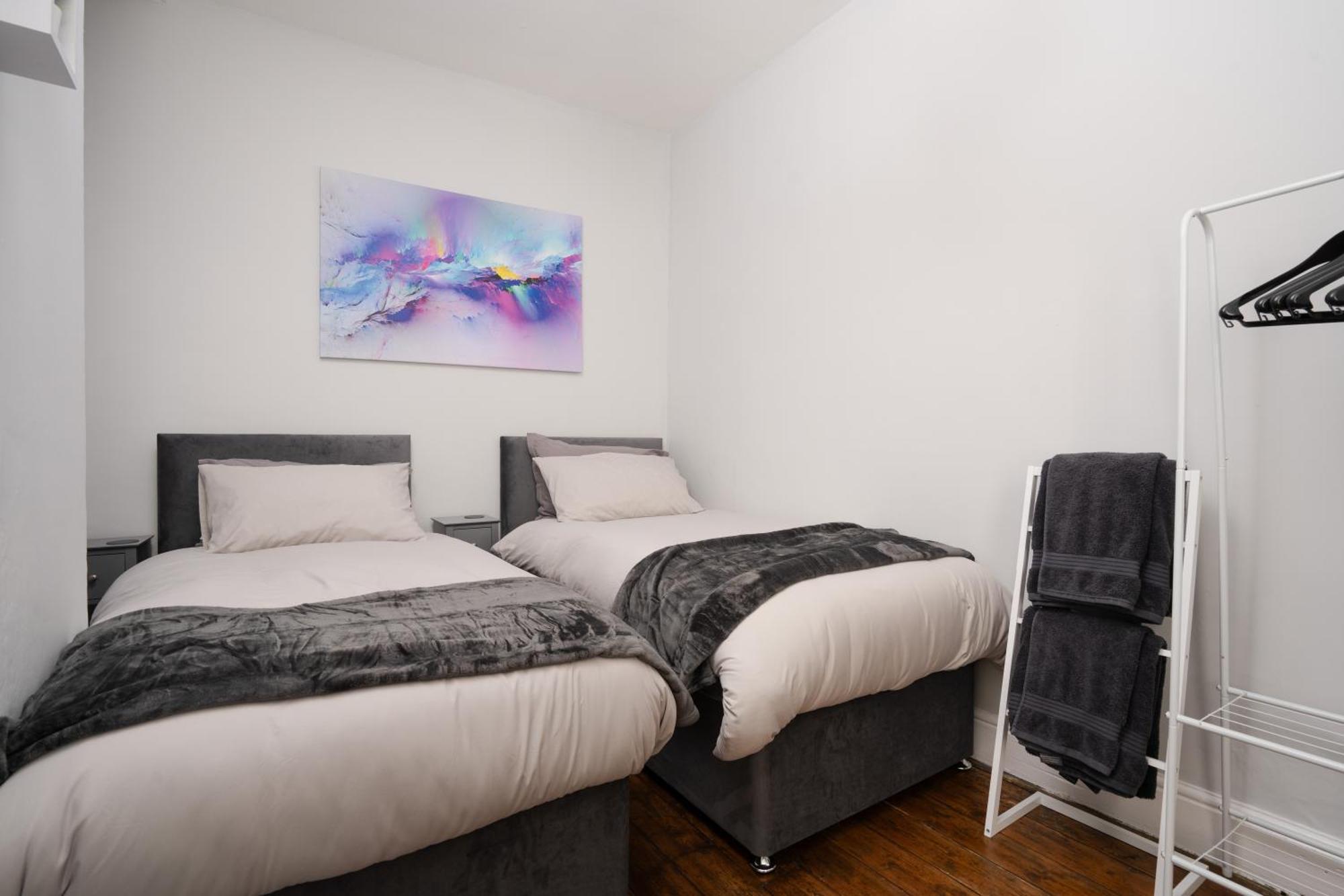 Swiss Haven - Spacious 3 Bedroom House リヴァプール エクステリア 写真